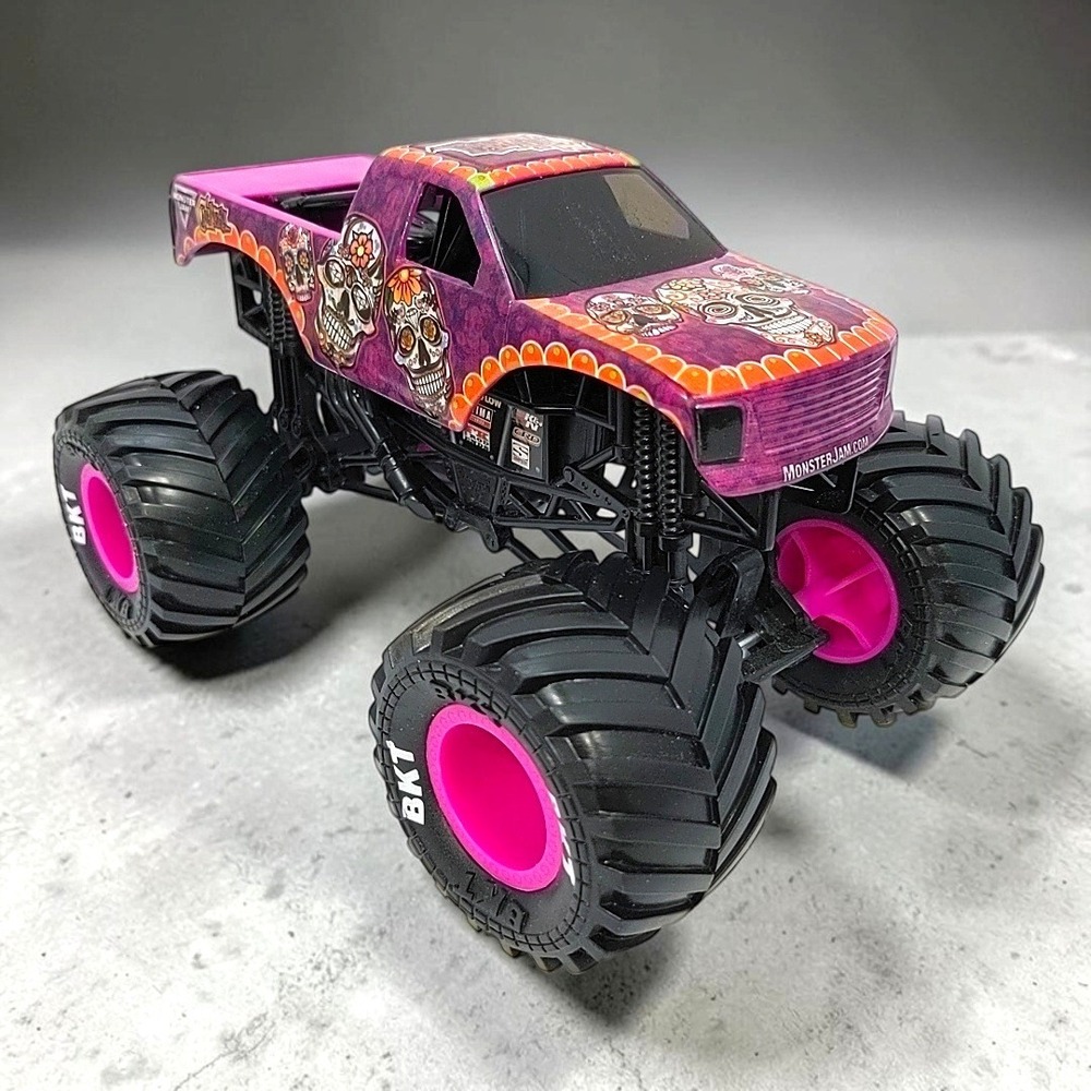Monster Jam Calavera Large Monster Truck Spin Master 1:24 Scale Pink Sugar Skull